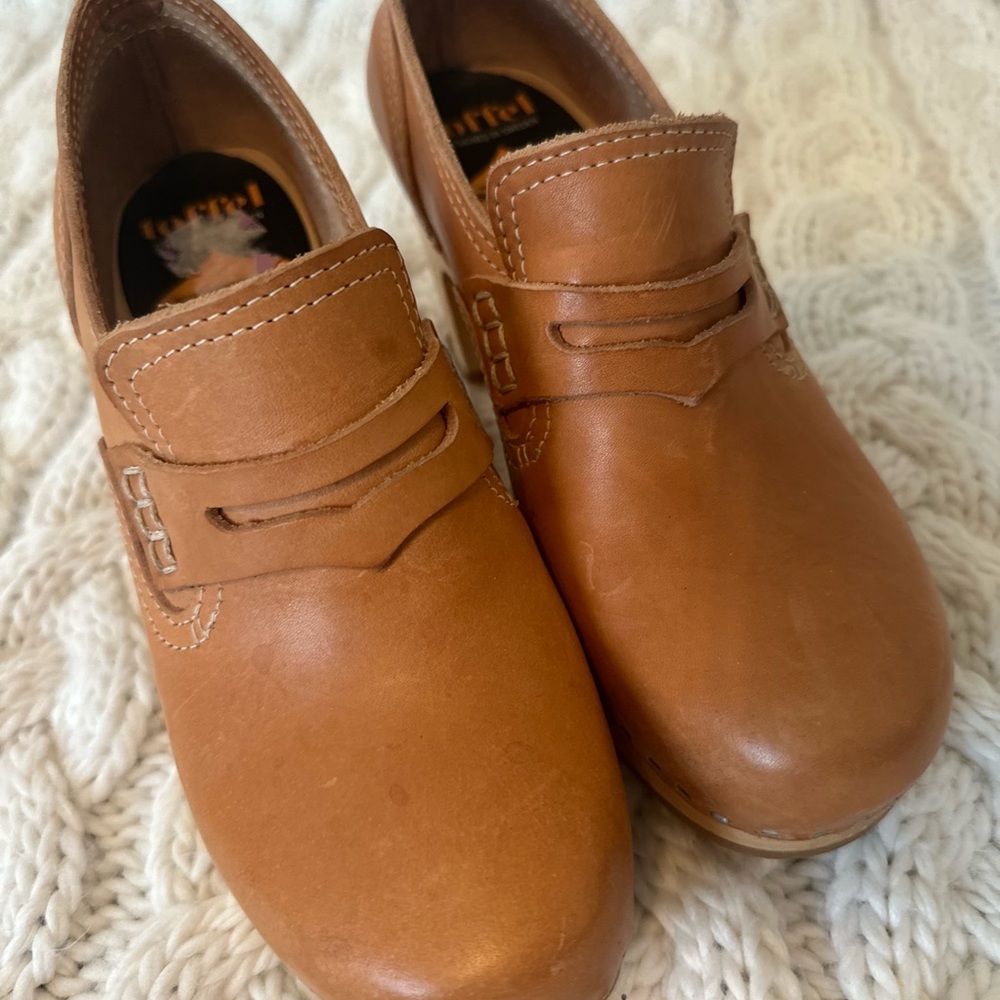 HASBEENS leather wedge